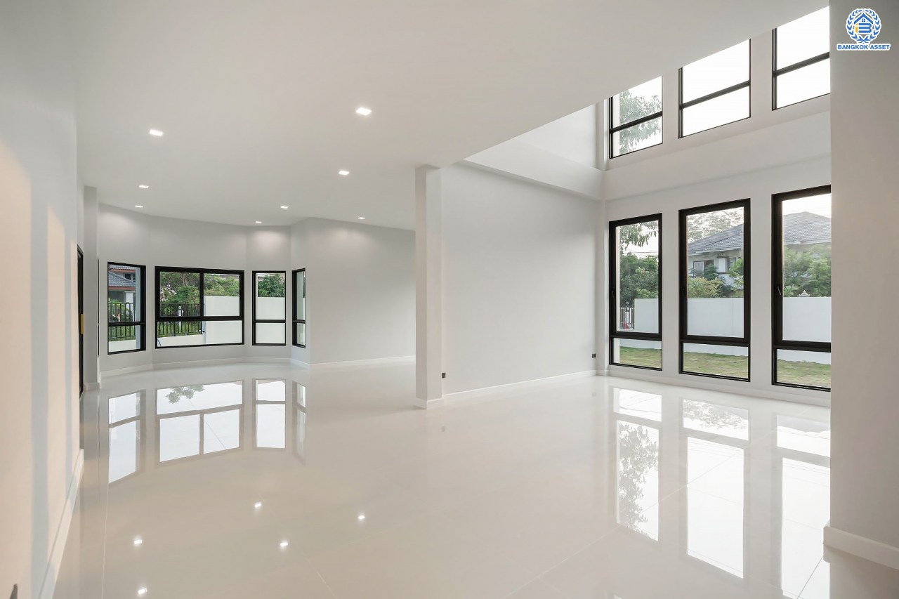 บ้านมือสองตกแต่งใหม่ โครงการ กฤษดานคร20 ปิ่นเกล้า-บรมราชชนนี บ้านหลังมุม ติดทะเลสาบ บนเนื้อที่กว้างมากถึง 238 ตร.ว. ตกแต่งด้วยวัสดุเกรดพรีเมี่ยม ฟังก์ชัน 5 ห้องนอน 6 ห้องน้ำ 1 ห้องอเนกประสงค์ 4 ที่จอดรถ พร้อมทั้งเปลี่ยนระบบไฟฟ้า สุขาภิบาล ทำเลศักยภาพ ติดถนนบรมราชชนนี ใกล้มหาวิทยาลัยมหิดล และเพียง 10 นาทีถึงเซ็นทรัล ปิ่นเกล้า